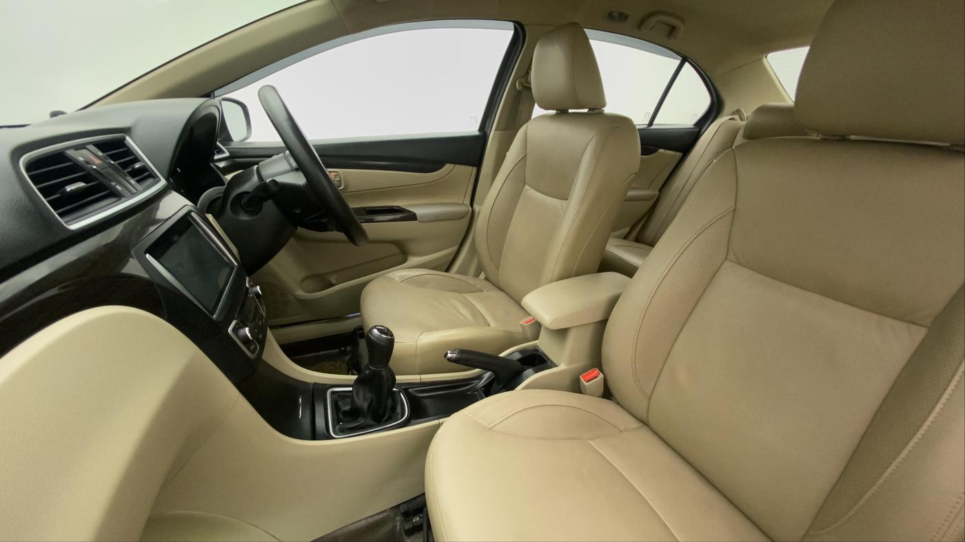 2016 Maruti Ciaz ZXI+, Petrol, Manual, 78,934 km, Right Side Front Door Cabin