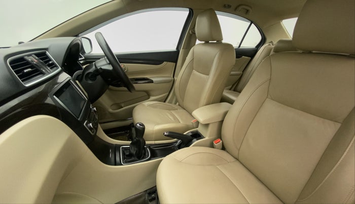 2016 Maruti Ciaz ZXI+, Petrol, Manual, 78,934 km, Right Side Front Door Cabin