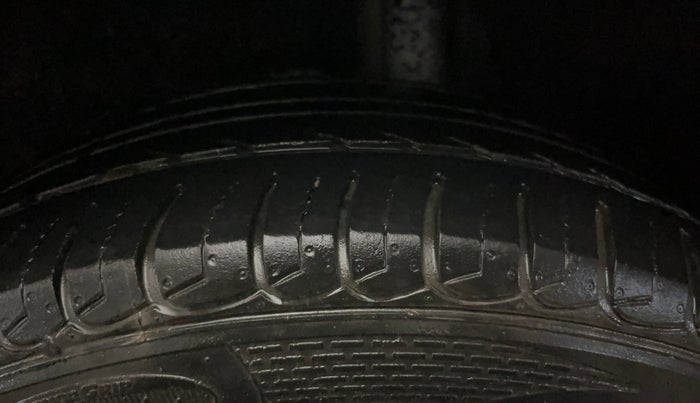 2018 Ford Ecosport TREND+ 1.5L DIESEL, Diesel, Manual, 1,32,461 km, Left Rear Tyre Tread