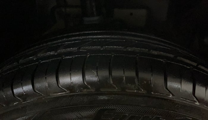 2018 Ford Ecosport TREND+ 1.5L DIESEL, Diesel, Manual, 1,32,461 km, Right Front Tyre Tread