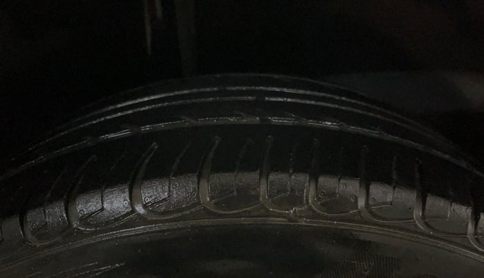 2018 Ford Ecosport TREND+ 1.5L DIESEL, Diesel, Manual, 1,32,461 km, Right Rear Tyre Tread