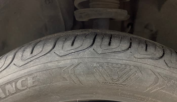 2023 Tata ALTROZ XZ + SUNROOF, Petrol, Manual, 32,388 km, Left Front Tyre Tread