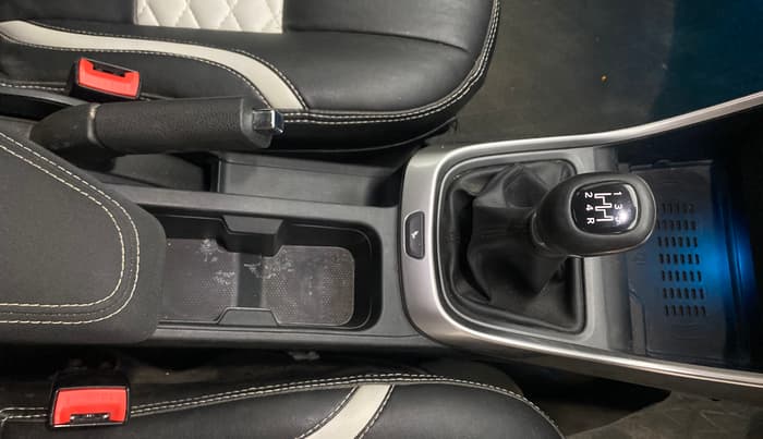 2023 Tata ALTROZ XZ + SUNROOF, Petrol, Manual, 32,388 km, Gear Lever