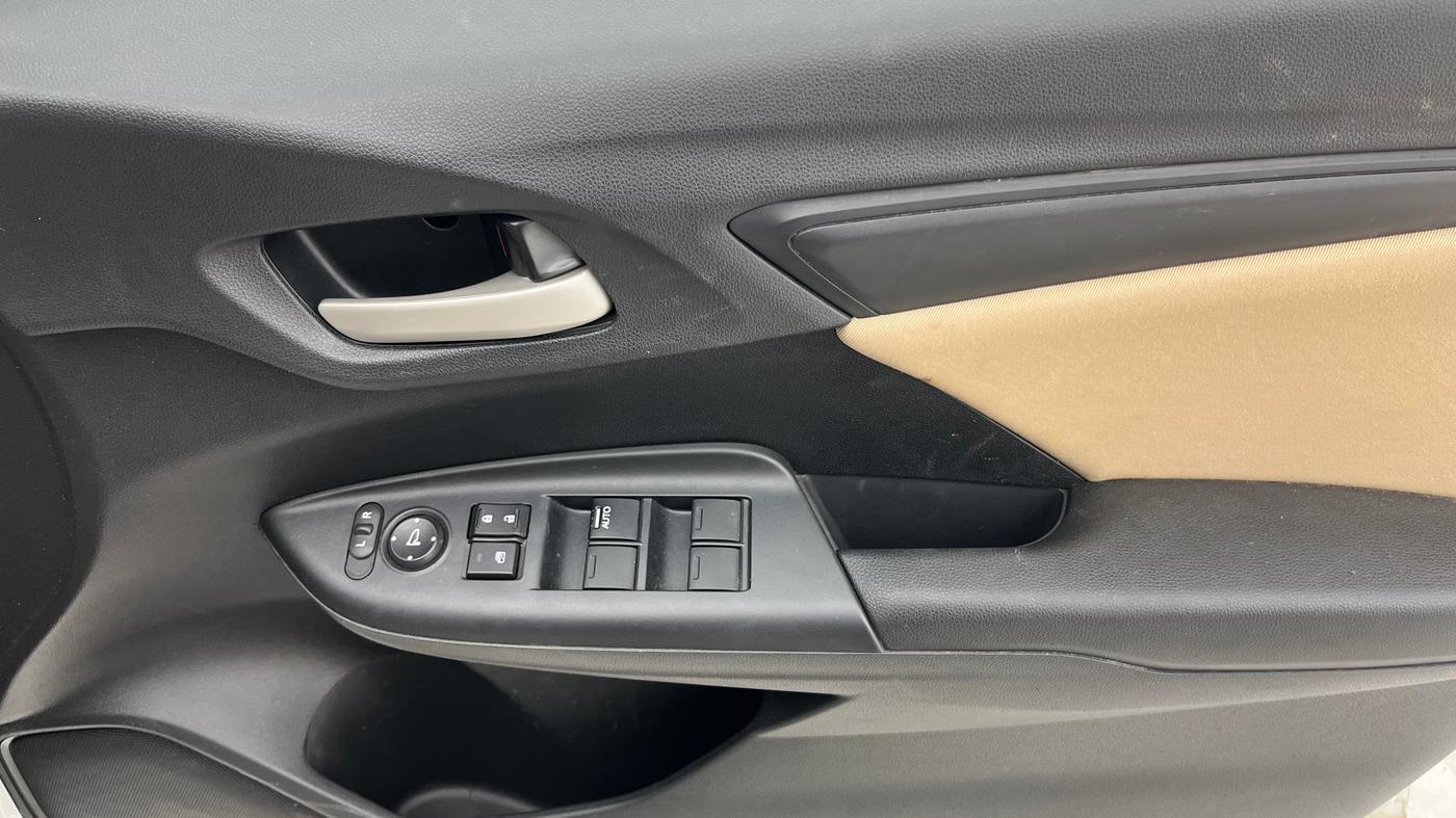 2018 Honda Jazz 1.2L I-VTEC V CVT, Petrol, Automatic, 22,326 km, Driver Side Door Panels Control