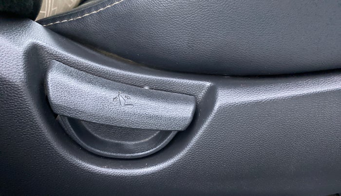 2019 Hyundai Grand i10 SPORTZ 1.2 KAPPA VTVT, Petrol, Manual, 23,291 km, Driver Side Adjustment Panel