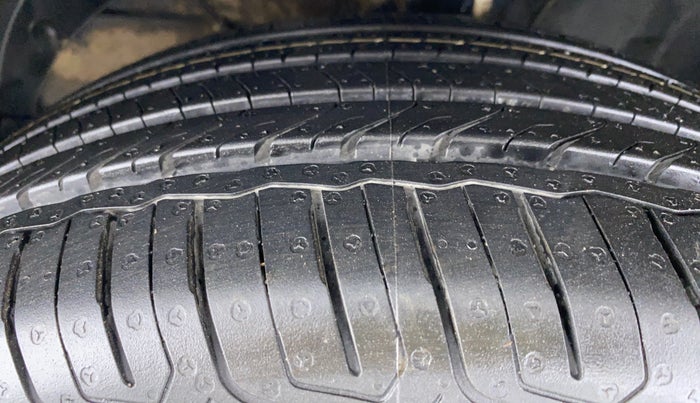 2017 Maruti Baleno ZETA DDIS 190, Diesel, Manual, 74,428 km, Left Front Tyre Tread