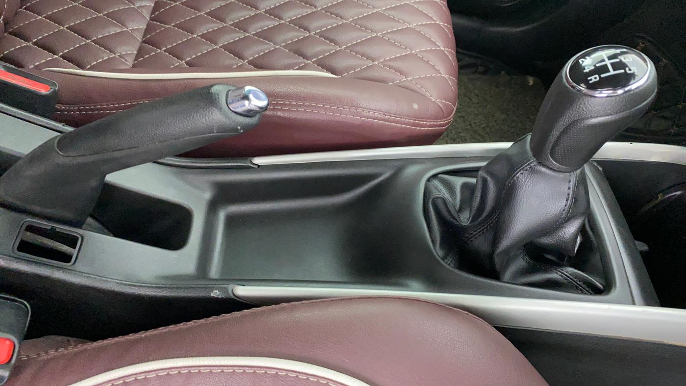 2017 Maruti Baleno ZETA DDIS 190, Diesel, Manual, 74,428 km, Gear Lever
