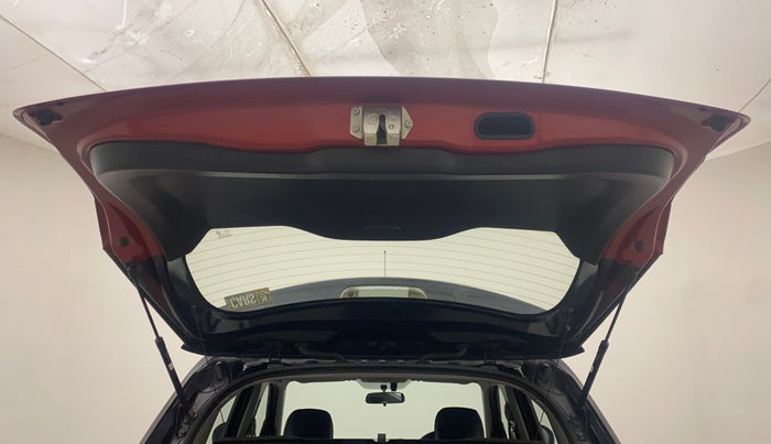 2016 Maruti Vitara Brezza ZDI PLUS DUAL TONE, Diesel, Manual, 69,291 km, Boot Door Open