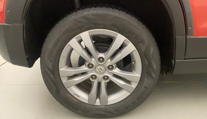 2016 Maruti Vitara Brezza ZDI PLUS DUAL TONE, Diesel, Manual, 69,291 km, Right Rear Wheel