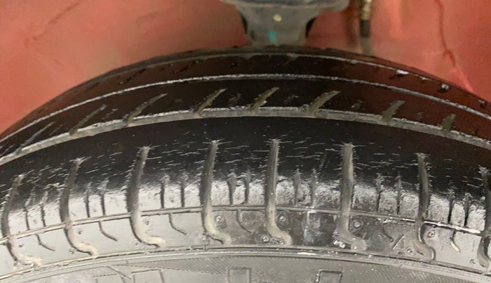 2015 Maruti Alto 800 LXI, Petrol, Manual, 22,165 km, Left Front Tyre Tread