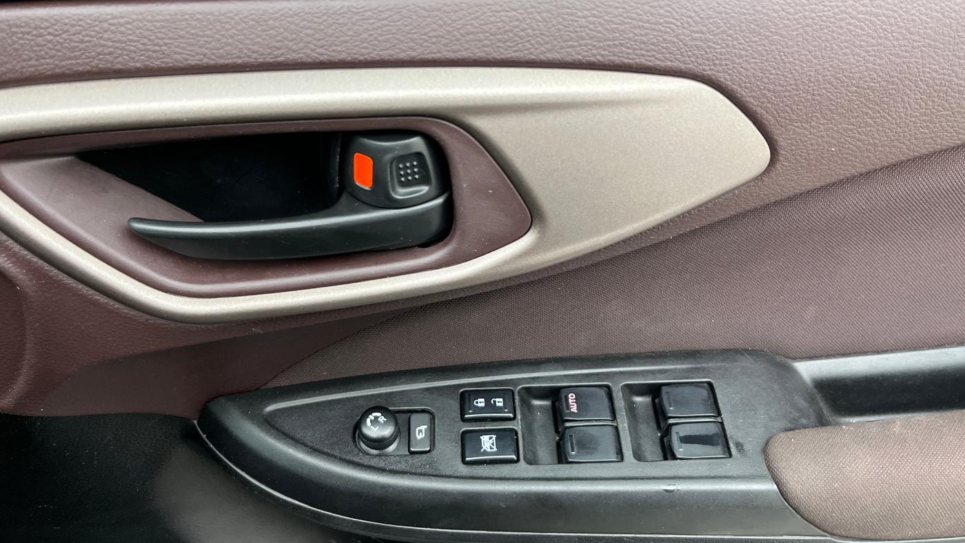 2024 Maruti FRONX SIGMA 1.2 MT, Petrol, Manual, 49,108 km, Driver Side Door Panels Control
