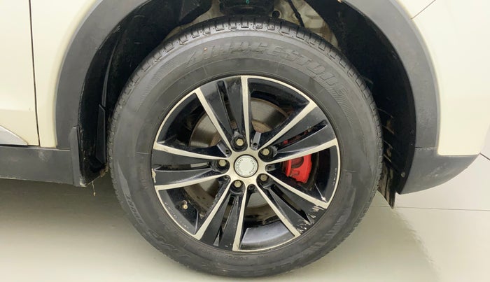 2020 Mahindra XUV300 W6 1.2 PETROL, Petrol, Manual, 35,345 km, Right Front Wheel