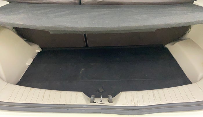 2020 Mahindra XUV300 W6 1.2 PETROL, Petrol, Manual, 35,345 km, Boot Inside