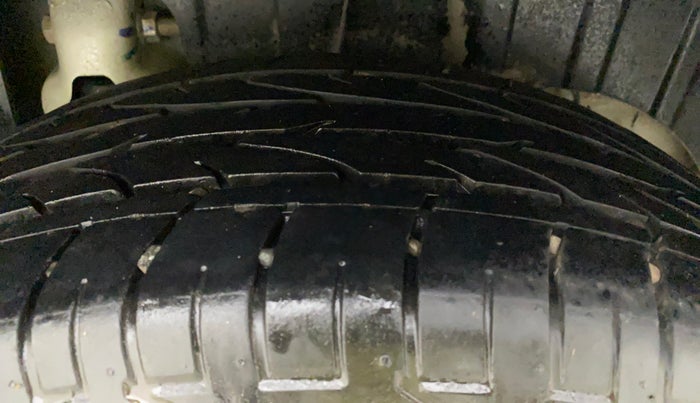 2020 Mahindra XUV300 W6 1.2 PETROL, Petrol, Manual, 35,345 km, Left Rear Tyre Tread