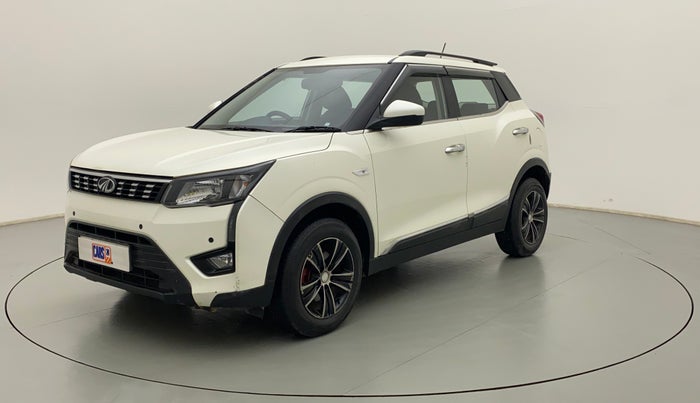 2020 Mahindra XUV300 W6 1.2 PETROL, Petrol, Manual, 35,345 km, Left Front Diagonal