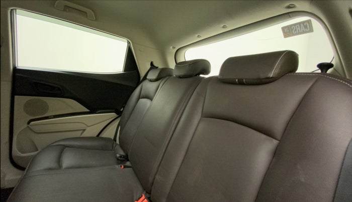 2020 Mahindra XUV300 W6 1.2 PETROL, Petrol, Manual, 35,345 km, Right Side Rear Door Cabin