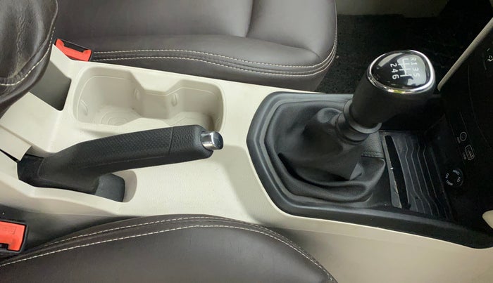 2020 Mahindra XUV300 W6 1.2 PETROL, Petrol, Manual, 35,345 km, Gear Lever