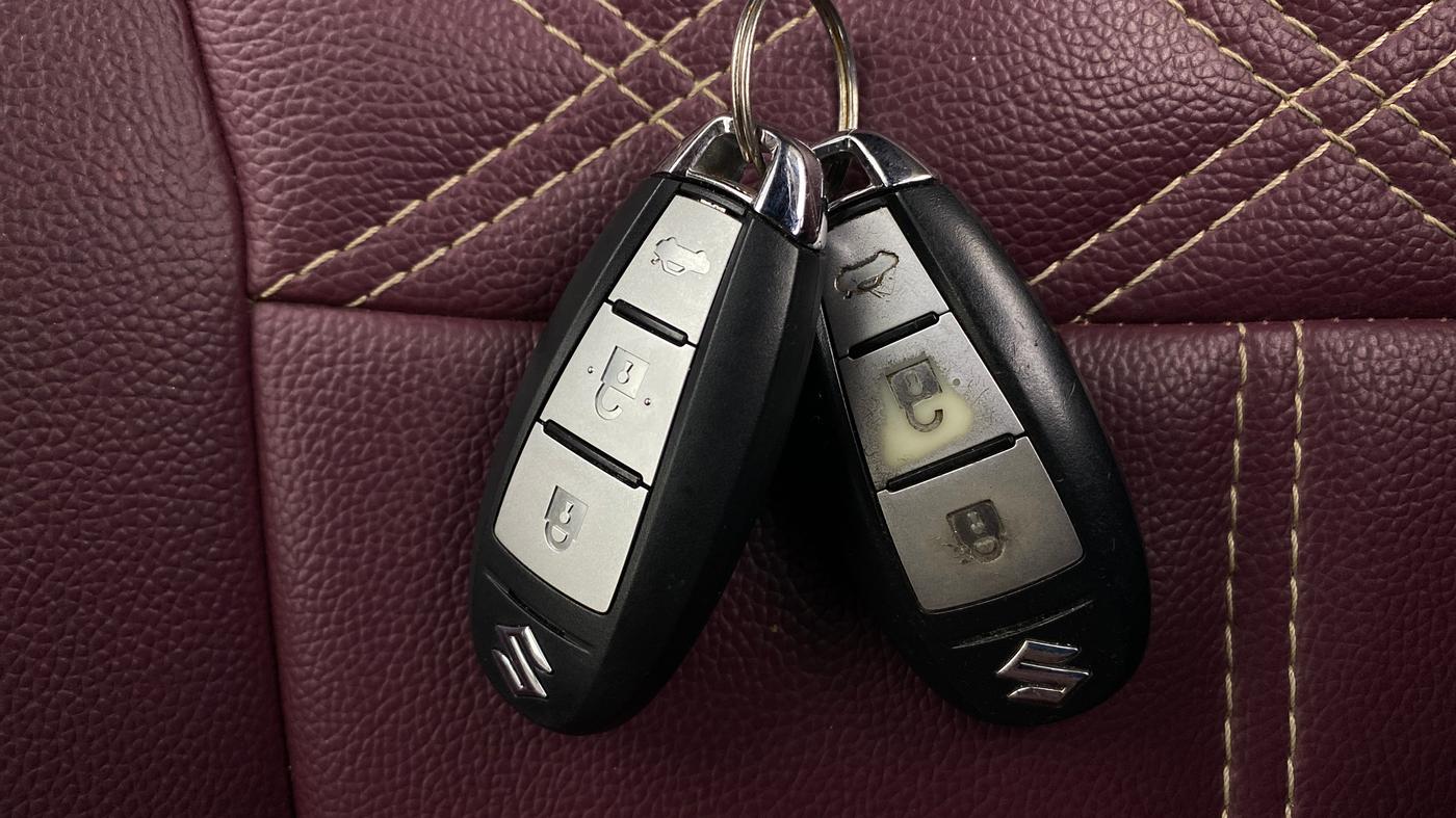 2014 Maruti Ciaz ZXI, Petrol, Manual, 1,02,537 km, Key Close Up