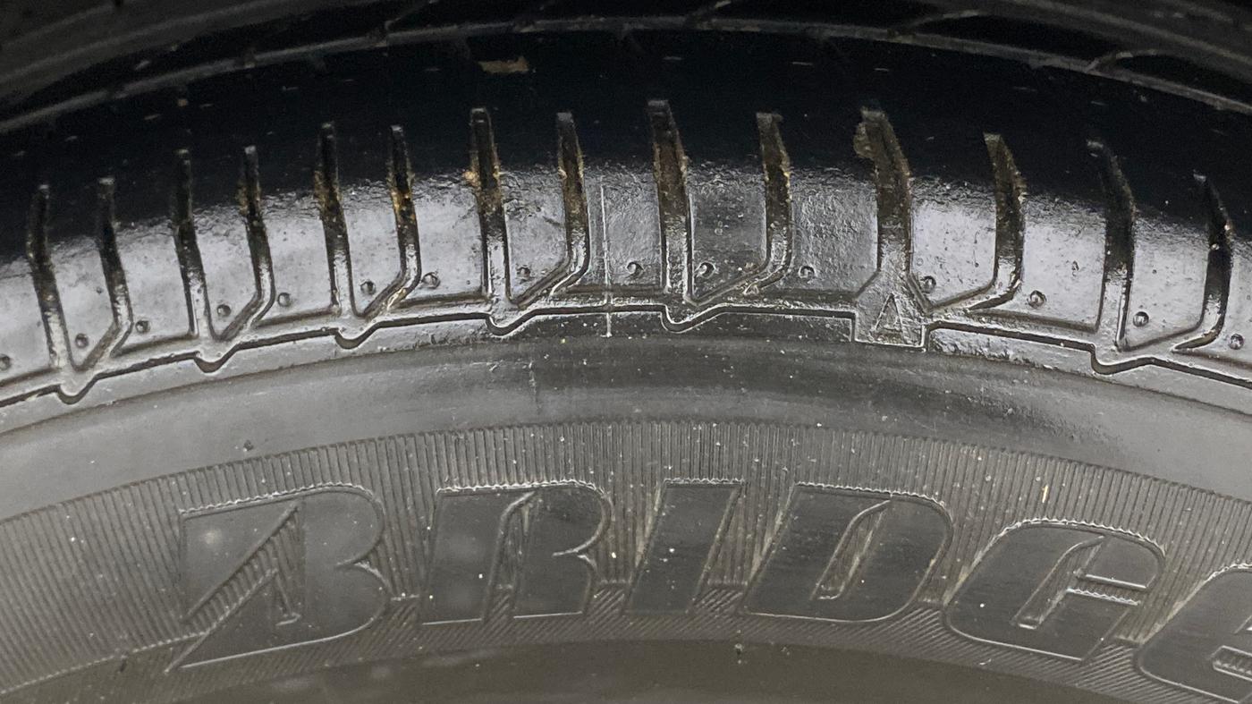 2014 Maruti Ciaz ZXI, Petrol, Manual, 1,02,537 km, Left Rear Tyre Tread