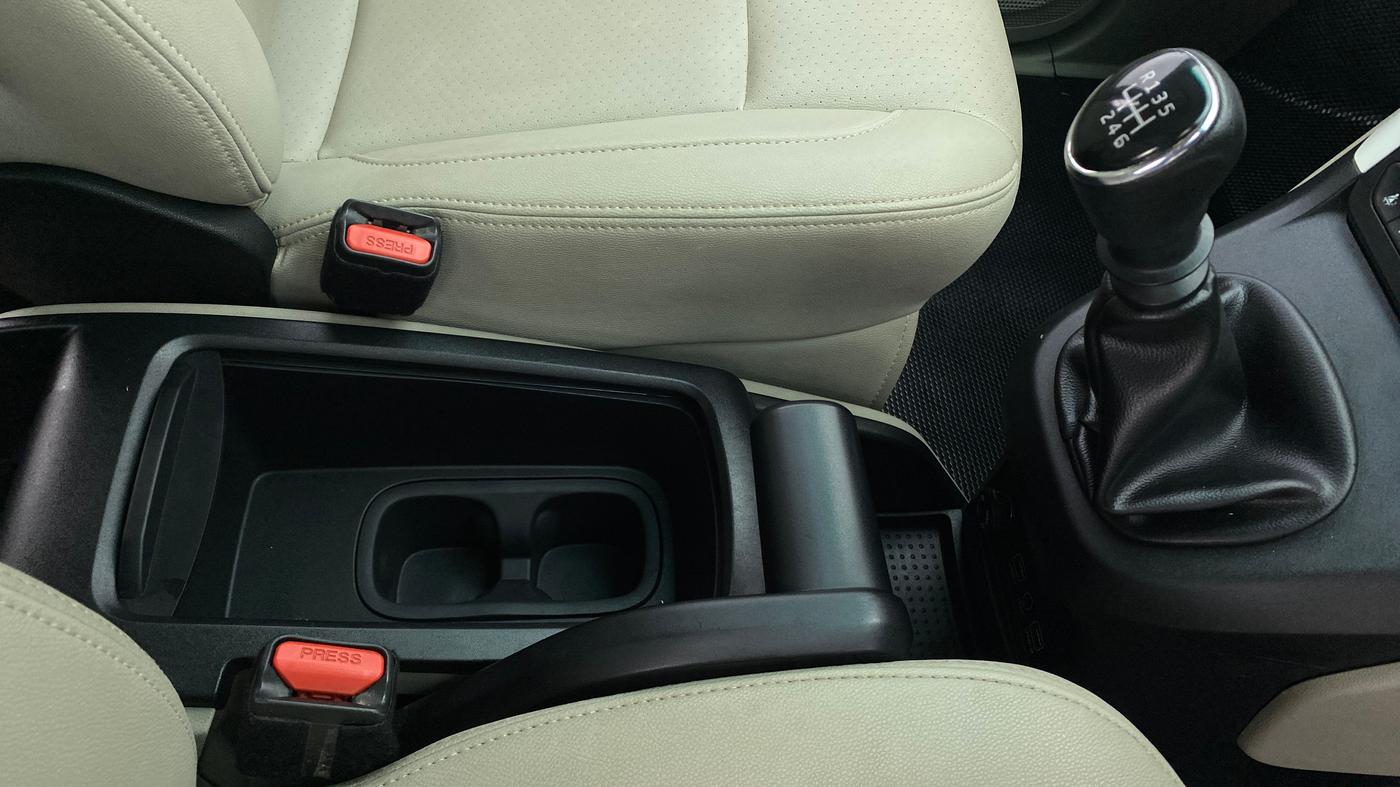 2018 Mahindra MARAZZO M8 7 STR, Diesel, Manual, 32,923 km, Gear Lever
