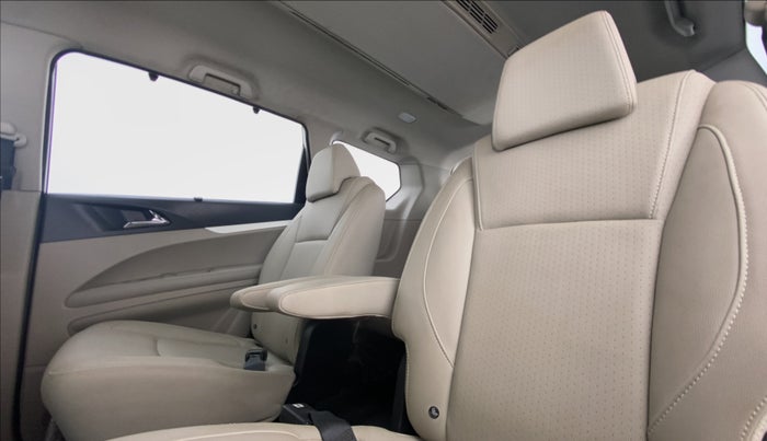 2018 Mahindra MARAZZO M8 7 STR, Diesel, Manual, 32,923 km, Right Side Rear Door Cabin