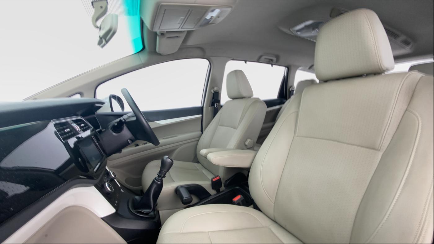 2018 Mahindra MARAZZO M8 7 STR, Diesel, Manual, 32,923 km, Right Side Front Door Cabin