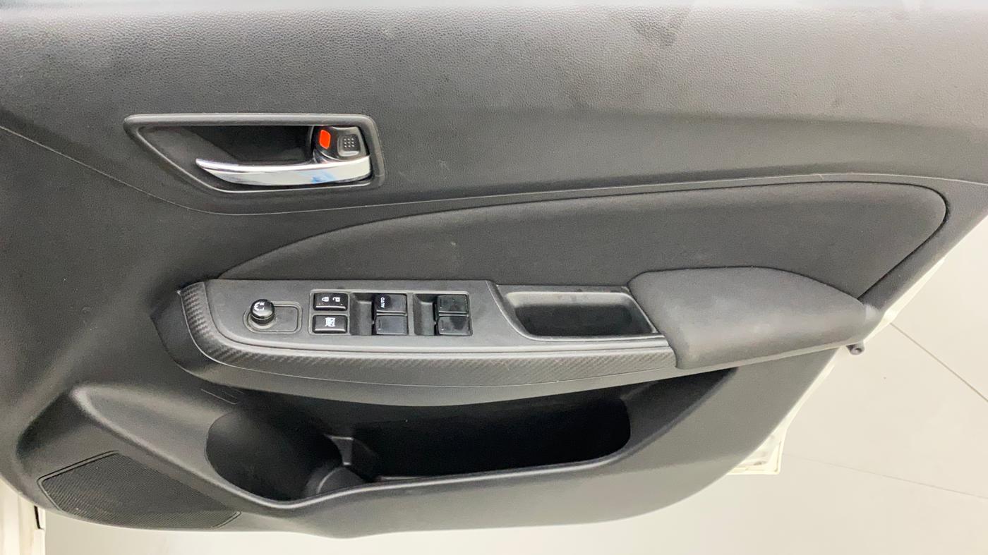 2021 Maruti Swift VXI, Petrol, Manual, 29,015 km, Driver Side Door Panels Control