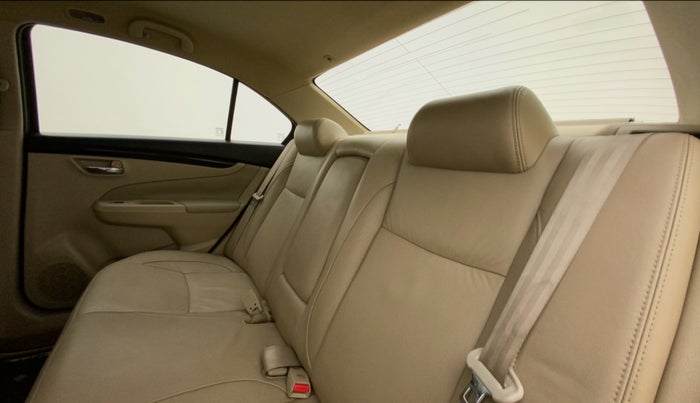 2016 Maruti Ciaz ZXI+, Petrol, Manual, 44,593 km, Right Side Rear Door Cabin