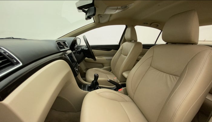2016 Maruti Ciaz ZXI+, Petrol, Manual, 44,593 km, Right Side Front Door Cabin