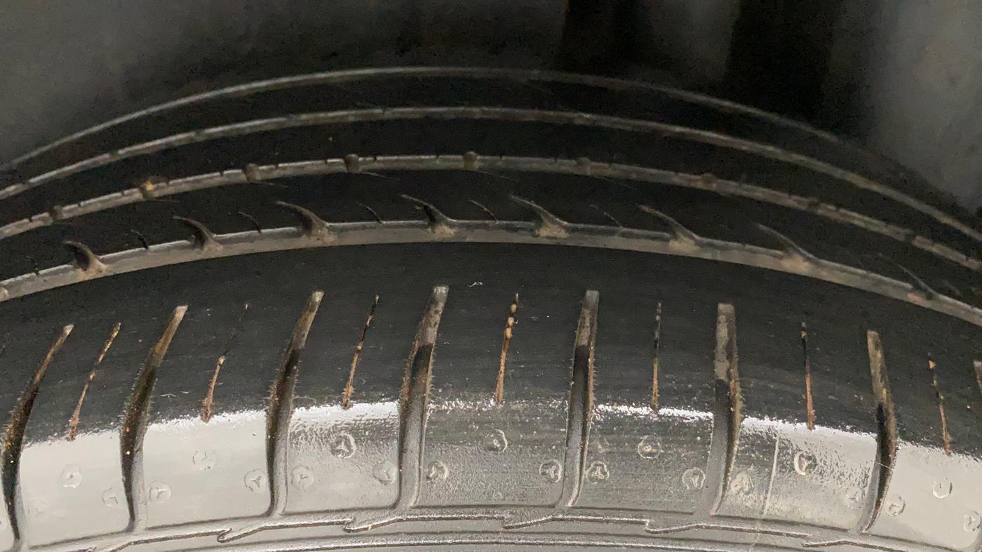 2016 Maruti Ciaz ZXI+, Petrol, Manual, 44,593 km, Left Rear Tyre Tread
