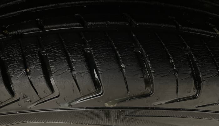 2017 Renault Kwid RXL 1.0 AMT, Petrol, Automatic, 56,496 km, Right Rear Tyre Tread