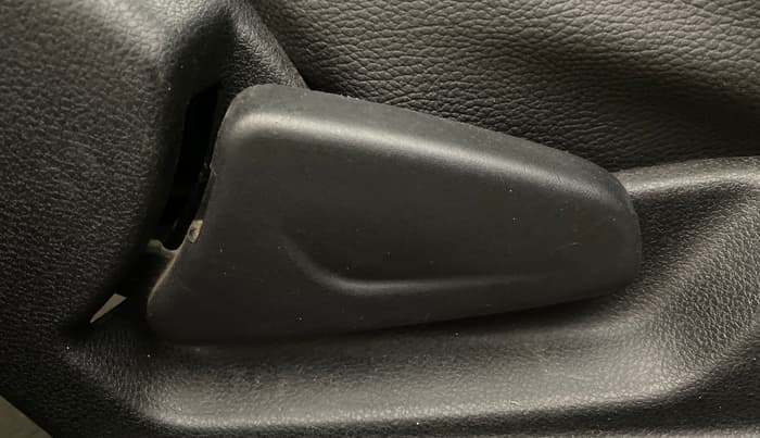 2017 Renault Kwid RXL 1.0 AMT, Petrol, Automatic, 56,496 km, Driver Side Adjustment Panel