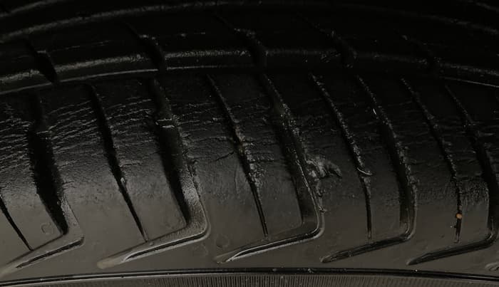 2017 Renault Kwid RXL 1.0 AMT, Petrol, Automatic, 56,496 km, Right Front Tyre Tread