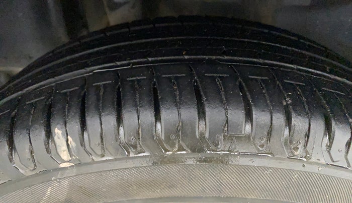 2018 Maruti Swift ZXI AMT, Petrol, Automatic, 66,779 km, Right Rear Tyre Tread
