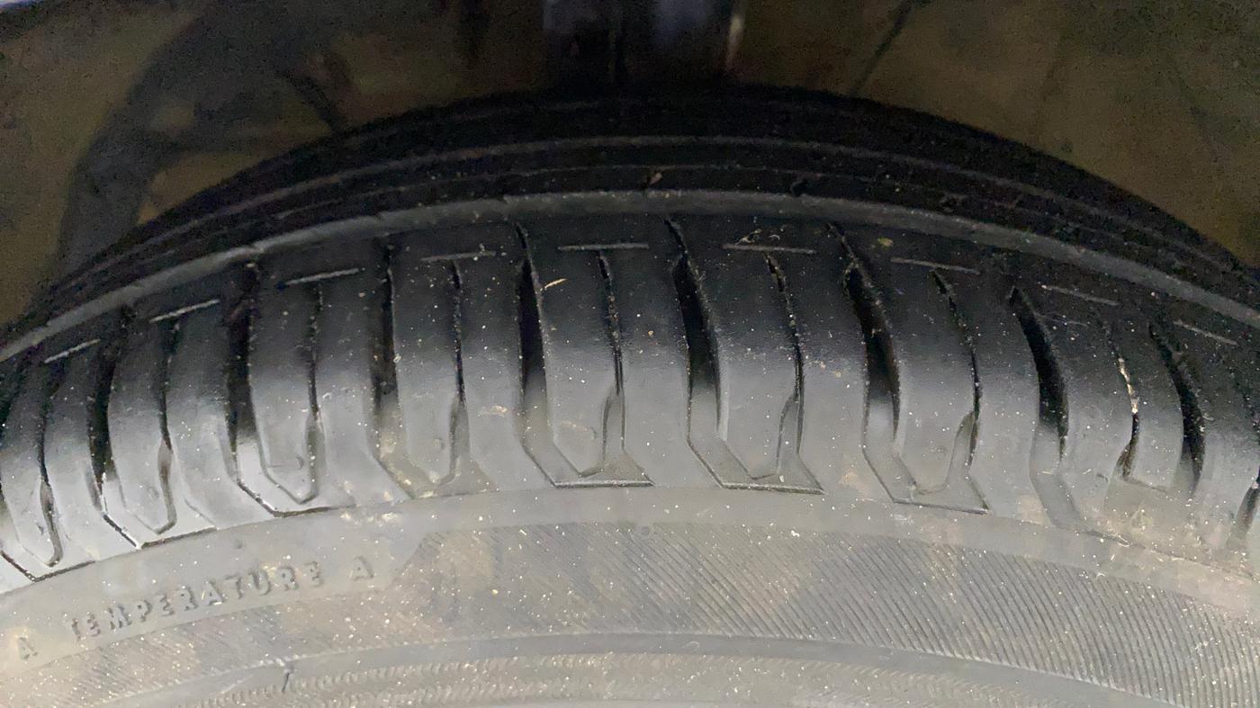 2018 Maruti Swift ZXI AMT, Petrol, Automatic, 66,779 km, Left Front Tyre Tread