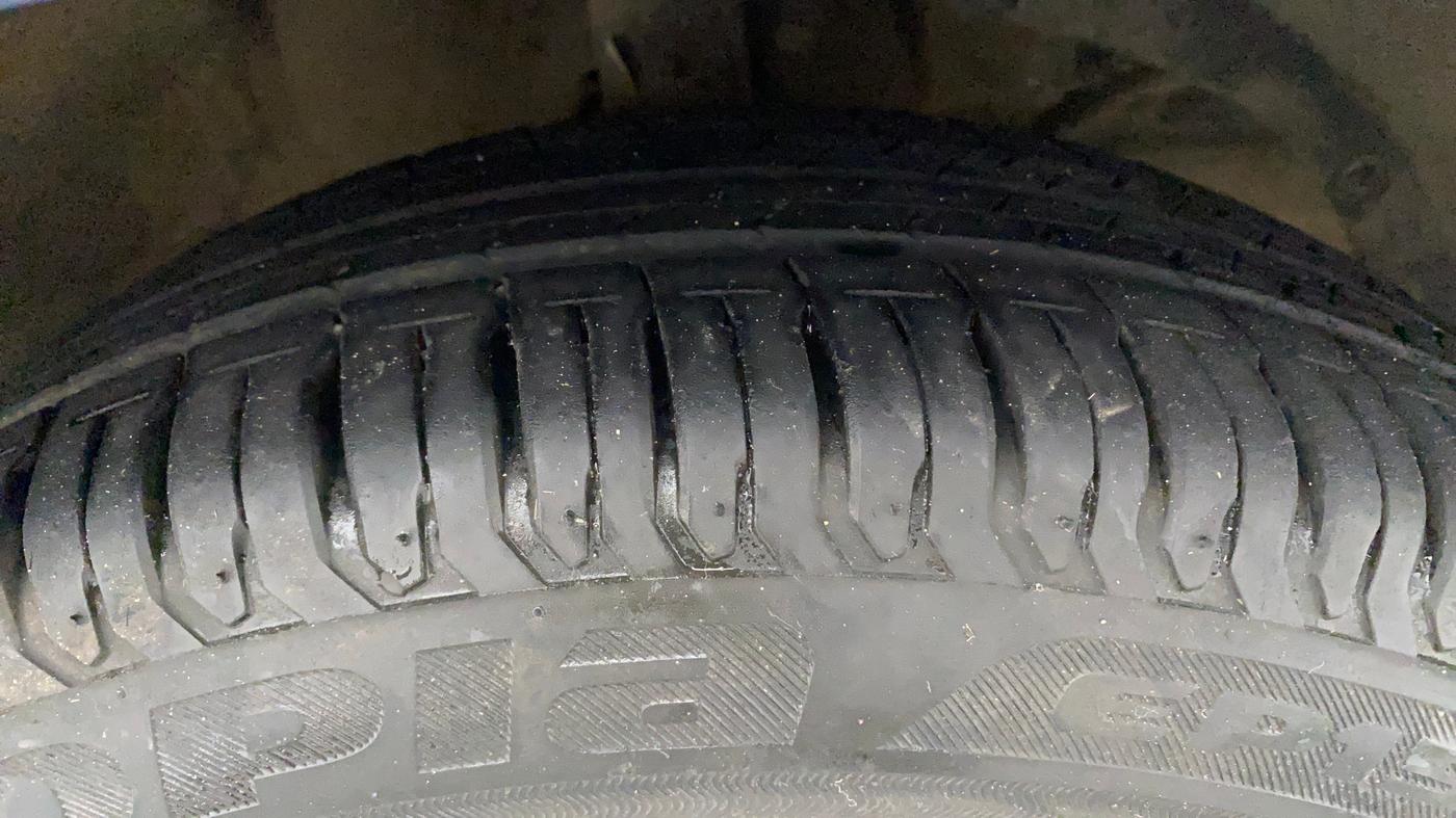 2018 Maruti Swift ZXI AMT, Petrol, Automatic, 66,779 km, Right Front Tyre Tread