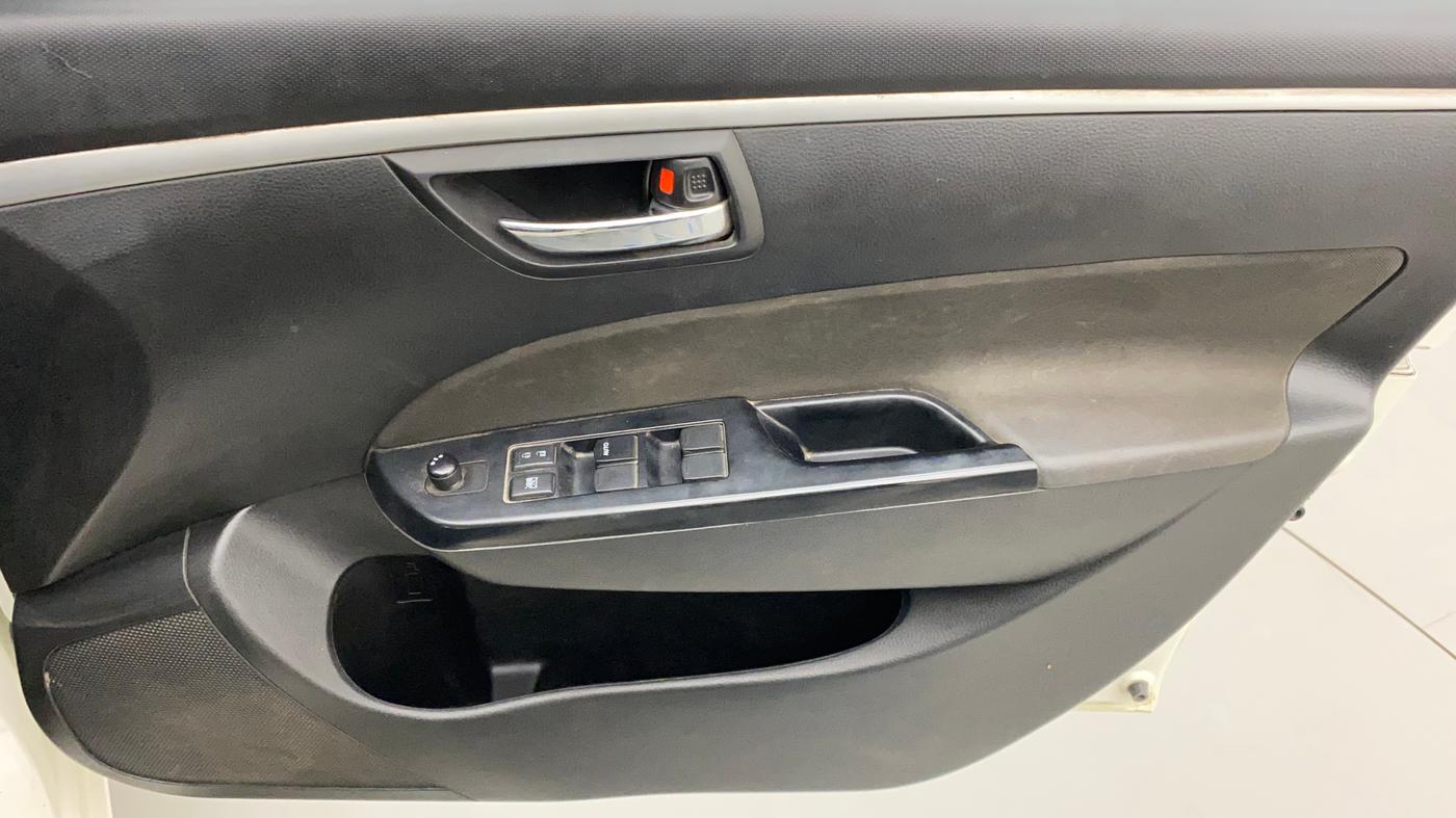 2014 Maruti Swift VXI, Petrol, Manual, 1,13,920 km, Driver Side Door Panels Control