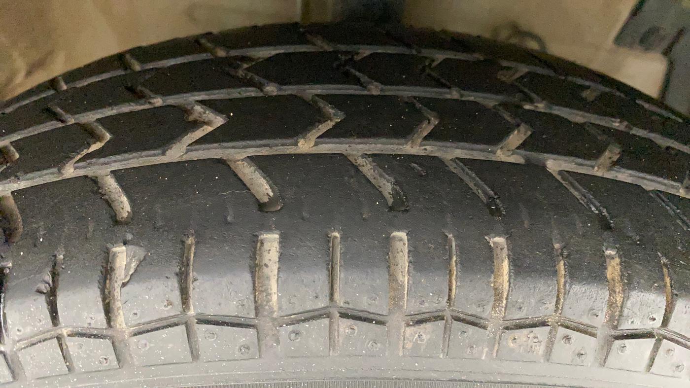 2014 Maruti Swift VXI, Petrol, Manual, 1,13,920 km, Right Front Tyre Tread