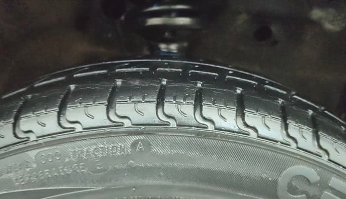 2017 Maruti Wagon R 1.0 VXI, Petrol, Manual, 48,295 km, Right Front Tyre Tread