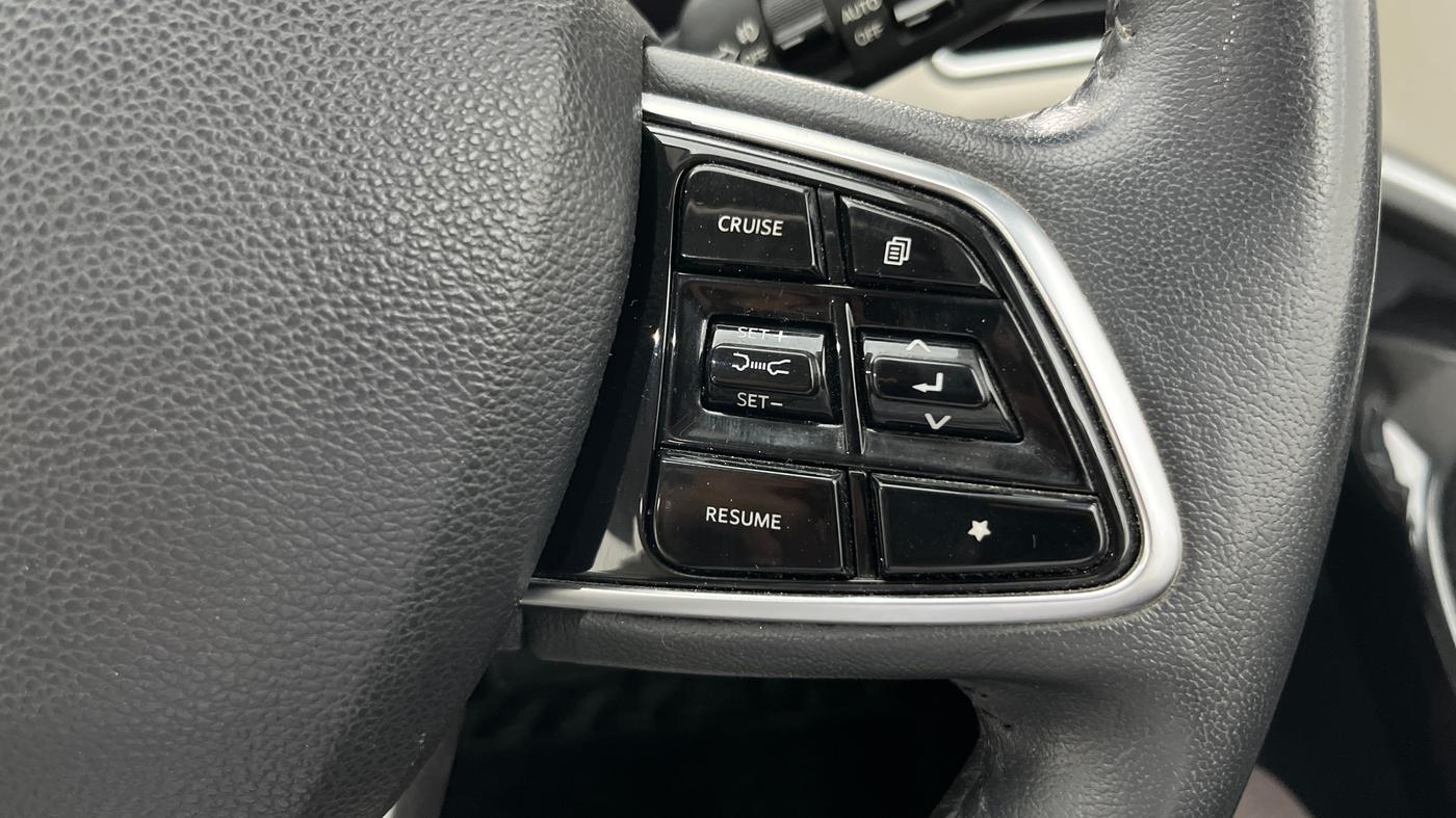 2022 Mahindra XUV700 AX 7 P AT 7 STR, Petrol, Automatic, 78,980 km, Adaptive Cruise Control