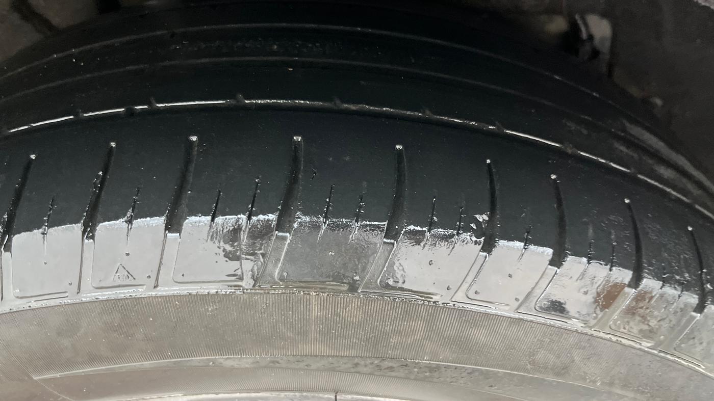 2022 Mahindra XUV700 AX 7 P AT 7 STR, Petrol, Automatic, 78,980 km, Right Rear Tyre Tread