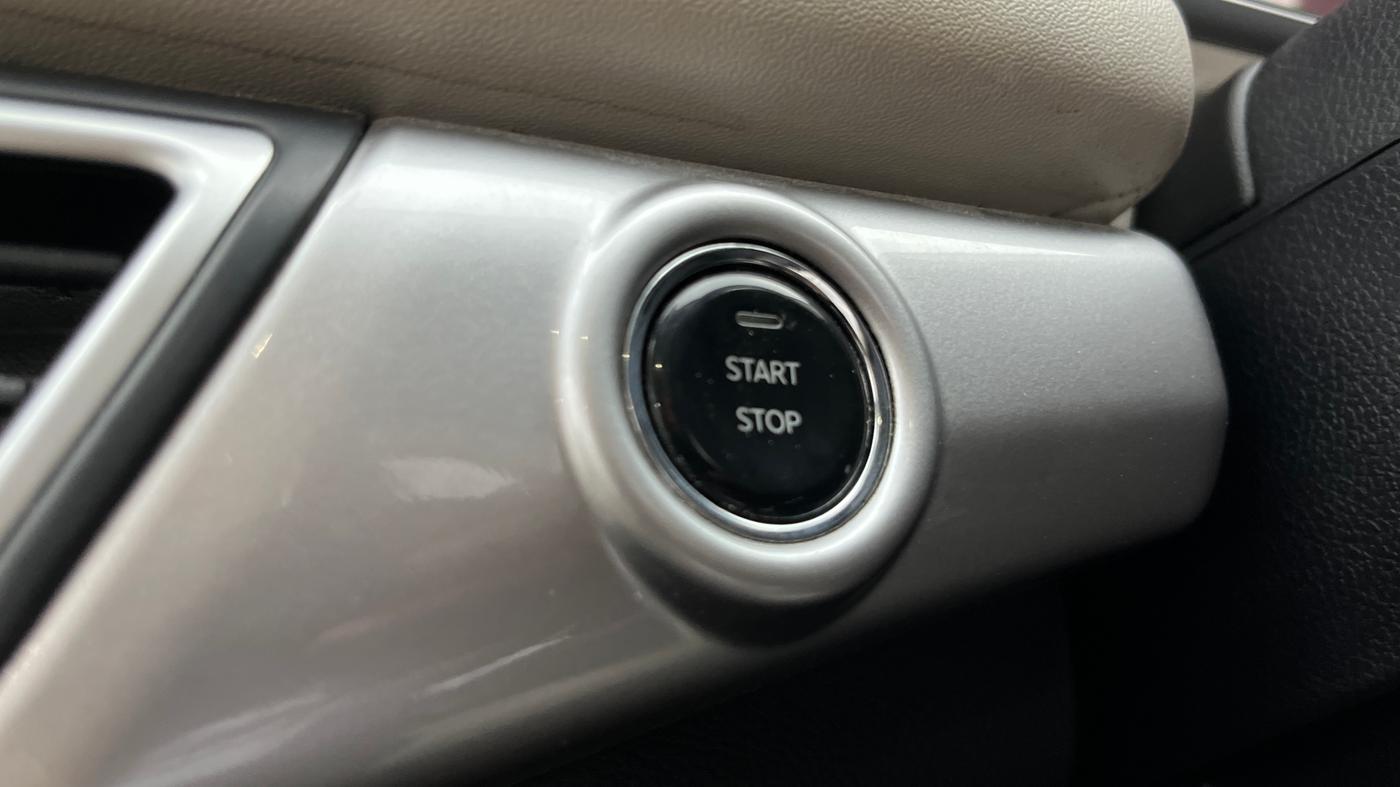 2022 Mahindra XUV700 AX 7 P AT 7 STR, Petrol, Automatic, 78,980 km, Keyless Start/ Stop Button