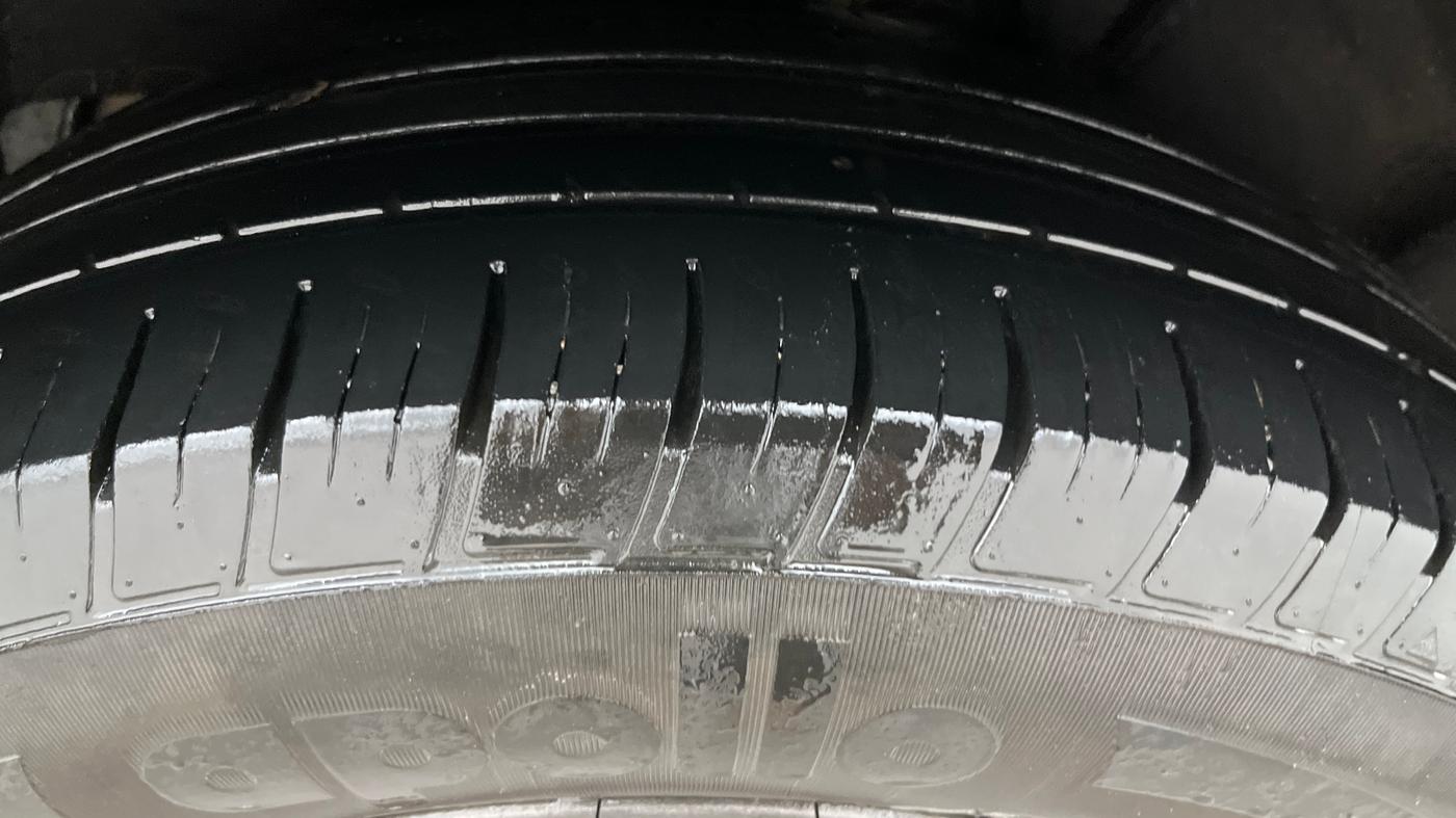 2022 Mahindra XUV700 AX 7 P AT 7 STR, Petrol, Automatic, 78,980 km, Left Rear Tyre Tread