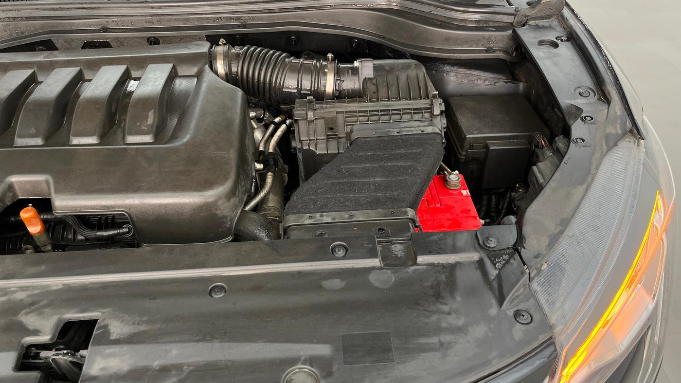 2022 Mahindra XUV700 AX 7 P AT 7 STR, Petrol, Automatic, 78,980 km, Engine View - Left