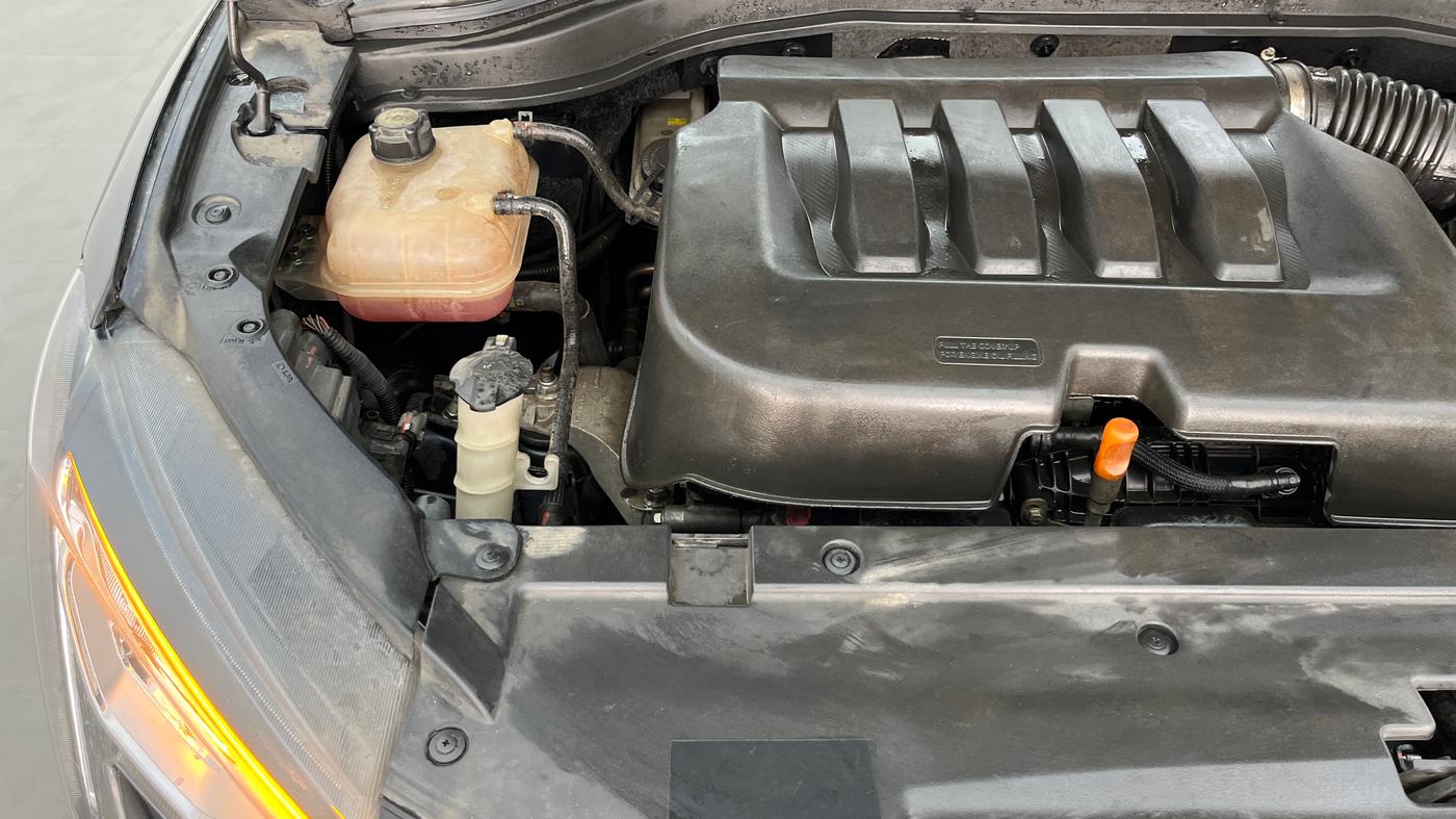 2022 Mahindra XUV700 AX 7 P AT 7 STR, Petrol, Automatic, 78,980 km, Engine View - Right