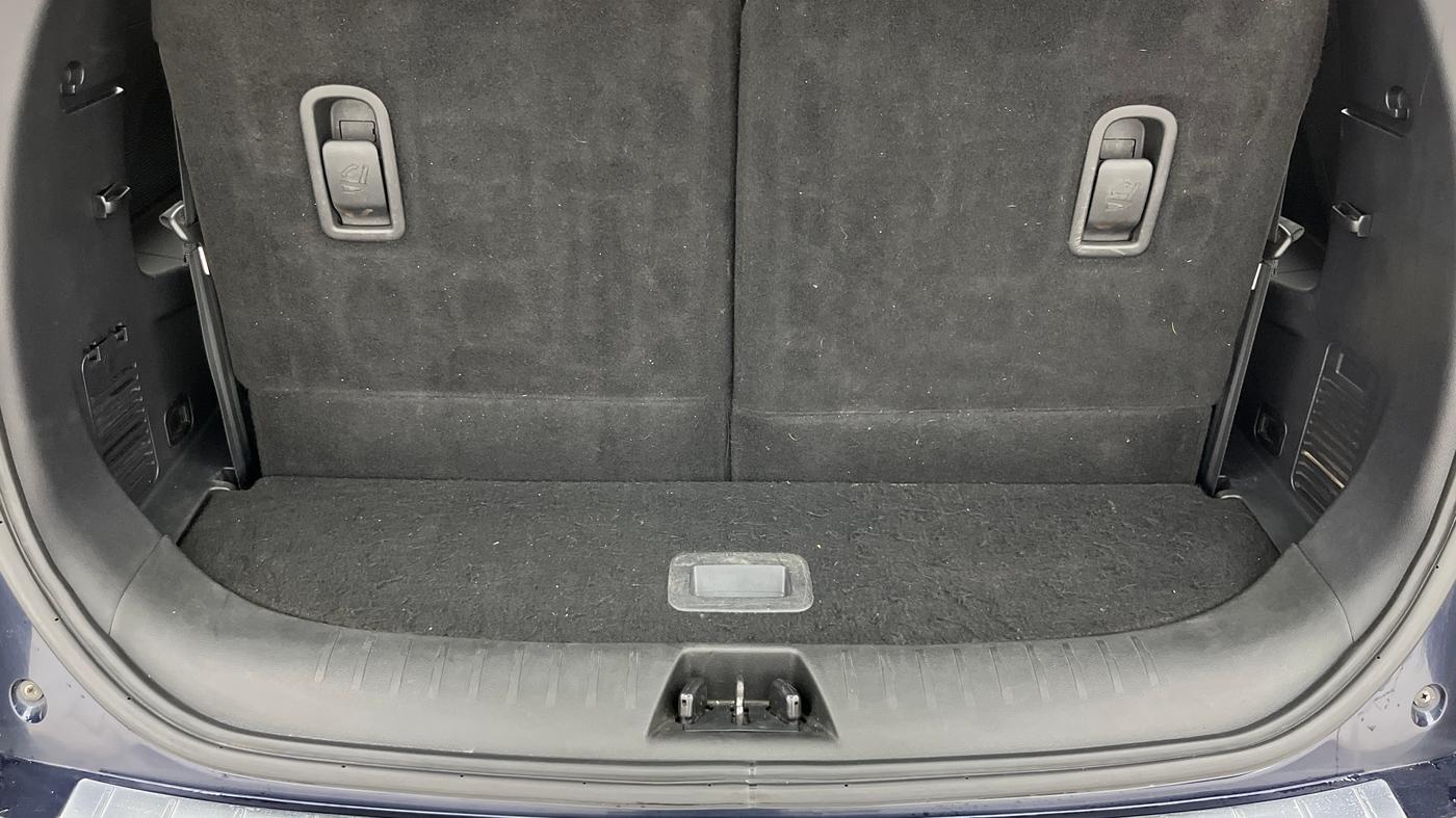 2022 Mahindra XUV700 AX 7 P AT 7 STR, Petrol, Automatic, 78,980 km, Boot Inside