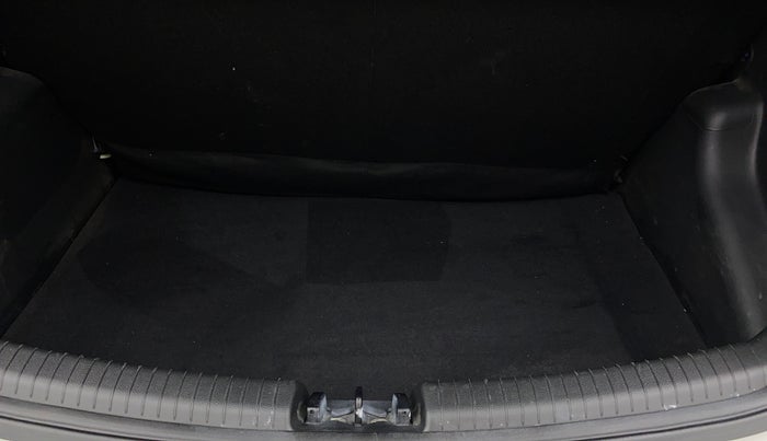 2017 Hyundai Grand i10 SPORTZ (O) AT 1.2 KAPPA VTVT, Petrol, Automatic, 39,814 km, Boot Inside