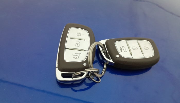 2016 Hyundai Elite i20 ASTA 1.2 (O), Petrol, Manual, 79,581 km, Key Close Up