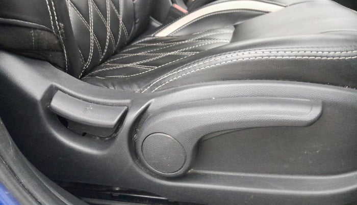 2016 Hyundai Elite i20 ASTA 1.2 (O), Petrol, Manual, 79,581 km, Driver Side Adjustment Panel