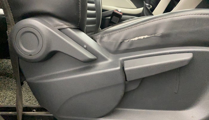 2022 MG ASTOR SUPER EX 1.5 MT, Petrol, Manual, 28,678 km, Driver Side Adjustment Panel